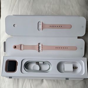 Apple Watch Series 4 Rose Gold/Sand 40mm